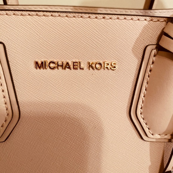 MICHAEL KORS Women's Mercer Messenger Crossbody - Picture 6 of 16